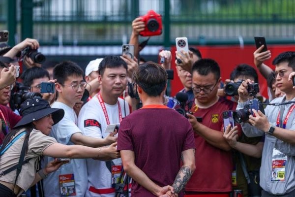 开云体育下载 国足重庆公开训练持续火爆 对阵巴林阵容或迎大调整