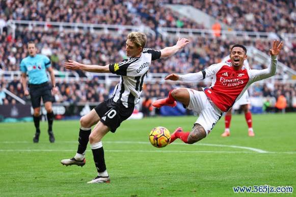 英联杯-伊萨克进球戈登助攻 纽卡斯尔2-0击败阿森纳