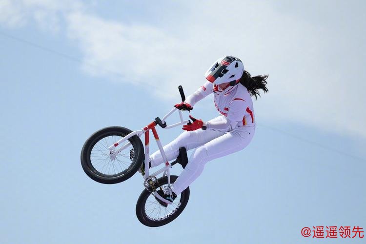 11岁“小孩姐”国际小轮车赛夺冠 脚踝带伤仍苦练 每日转车把一千次