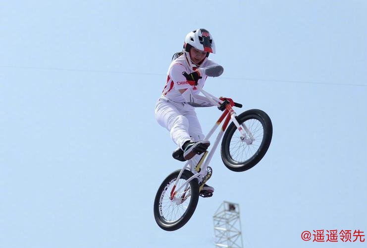 11岁“小孩姐”国际小轮车赛夺冠 脚踝带伤仍苦练 每日转车把一千次