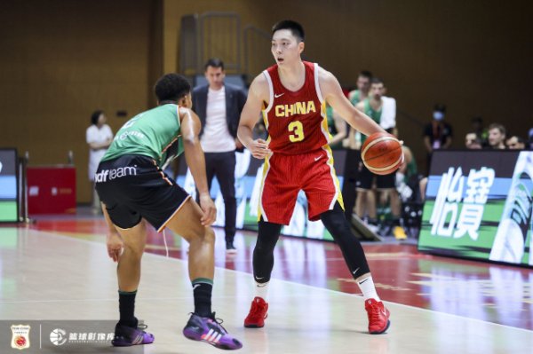 开云体育app 胡明轩三分绝杀 中国男篮险胜尤文图特